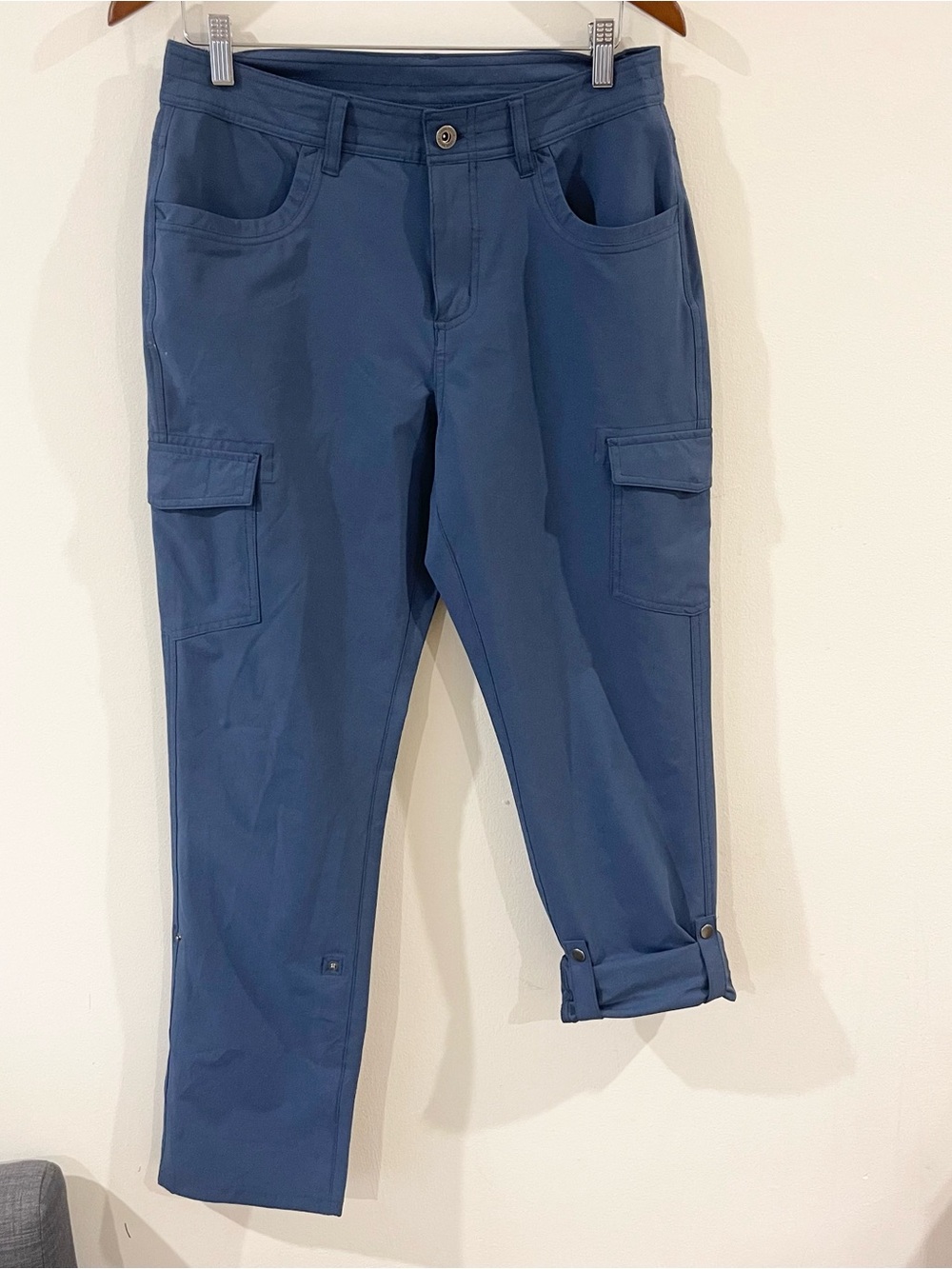 Eddie Bauer Blue Cargo Pants with Roll Up Cuffs Women’s size 6